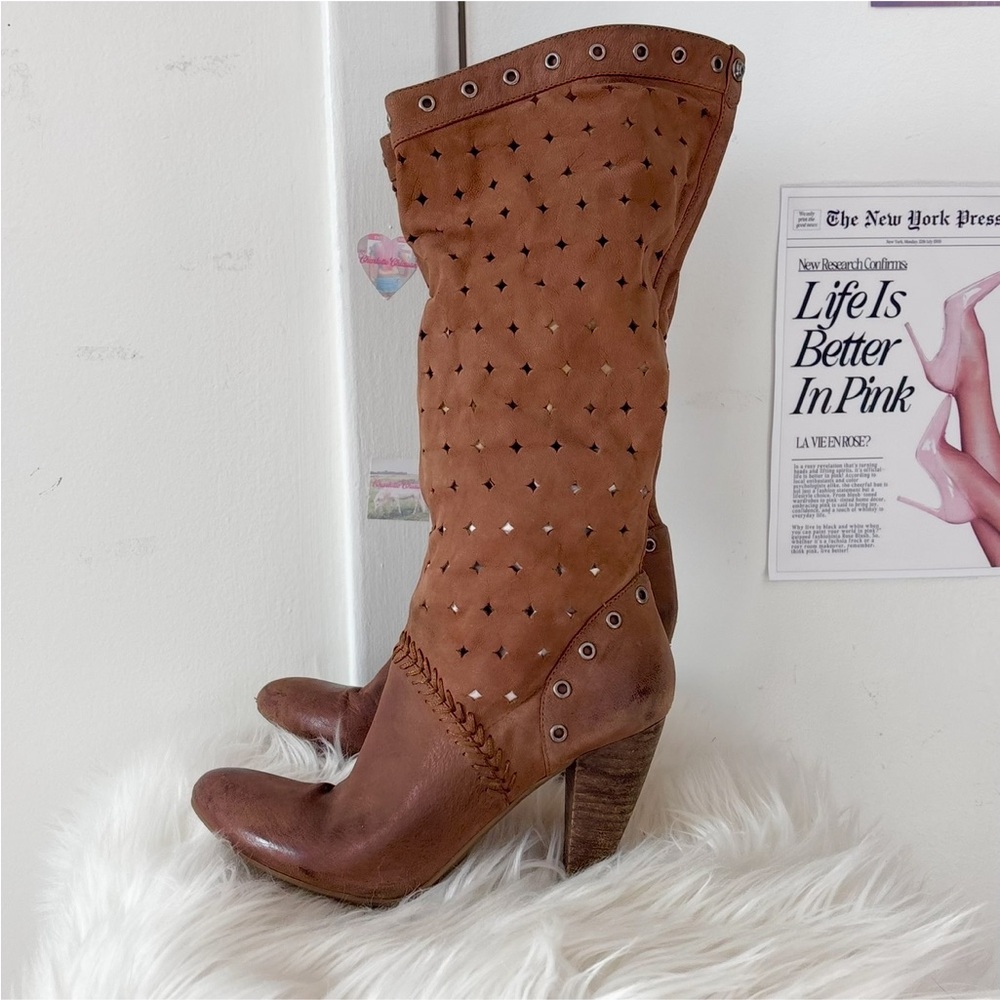 Vintage‎ GUESS Brown Perforated Suede Western Boots – Size 7.5